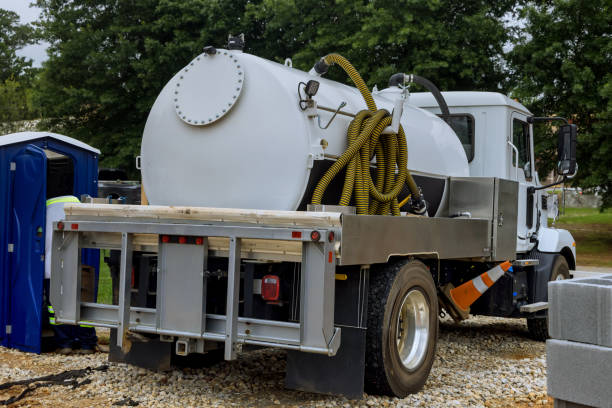 Best Luxury portable toilet rental  in Emmetsburg, IA